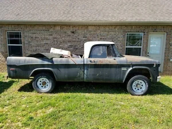 1970 Dodge D200
