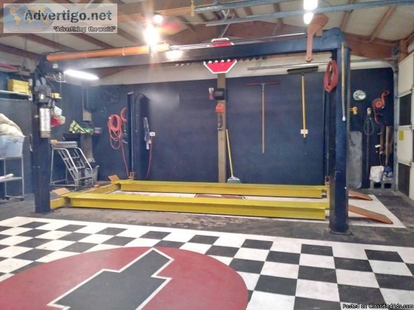 4-Post Hydraulic Lift