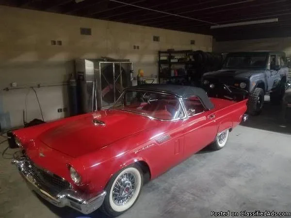 1957 Ford Thunderbird