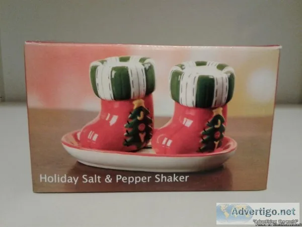 CHRISTMAS HOLIDAY STOCKING SALT and PEPPER SHAKERS-NEW