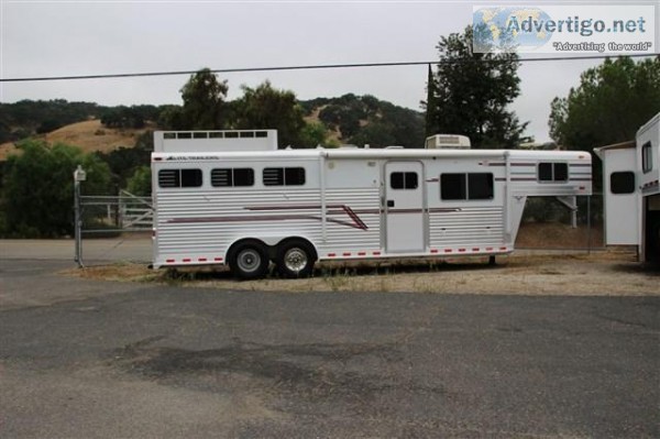 1999 Elite 3 horse trailer
