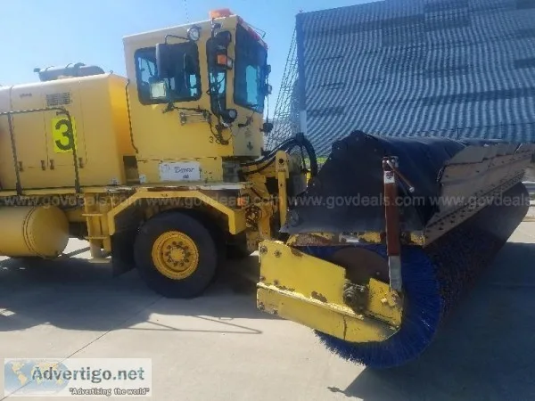 1996 Oshkosh Model H-2718B wSweeper