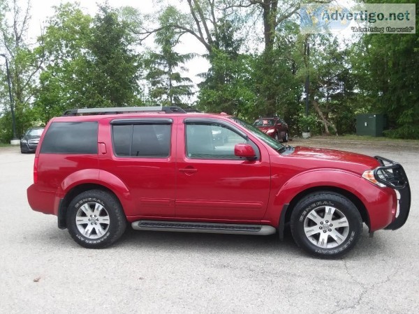 2010 NISSAN PATHFINDER 4X4 - 3RD ROW SEAT