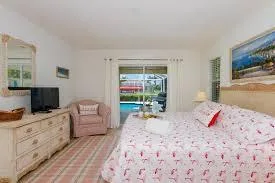 Awesome 3Bed 2Bath  Large backyard
