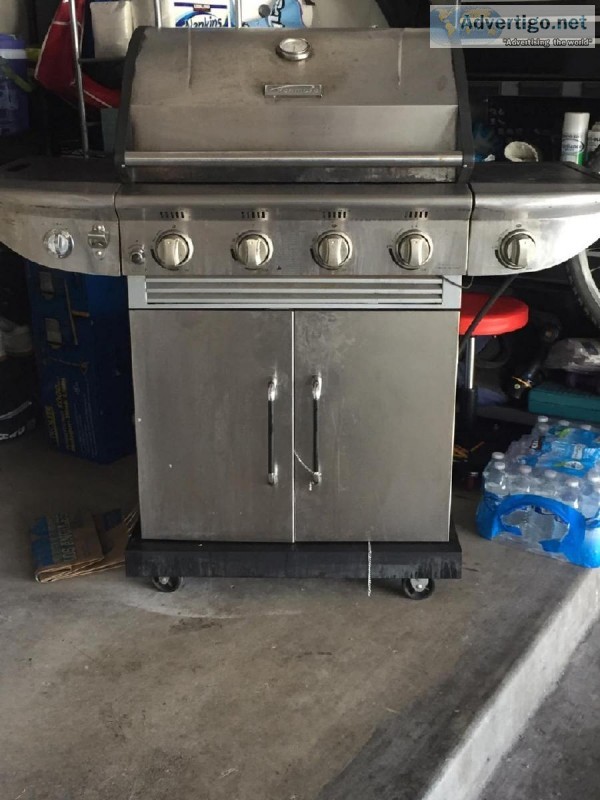 5-BURNER GAS GRILL