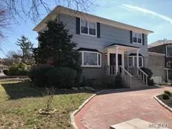 (KIM Beautiful Center Hall Colonial in Whitestone