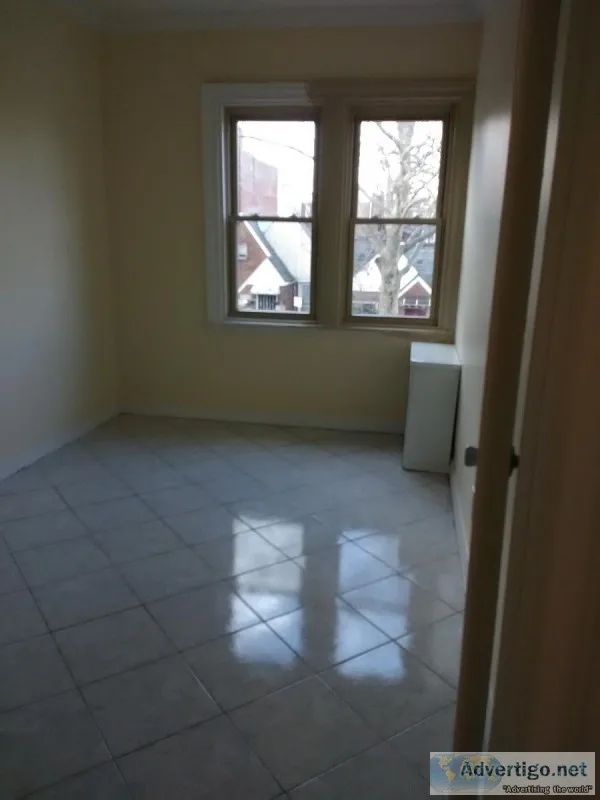 Apt all renovated  3  bedroom-parking included