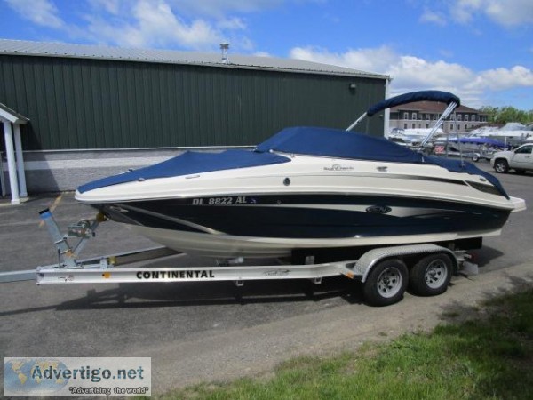 2010 SEA RAY SUNDECK 220