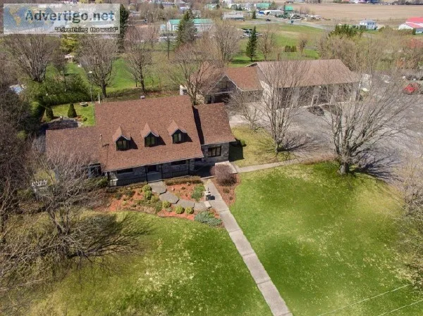 Semi-commercial house Huge land 4 door garage