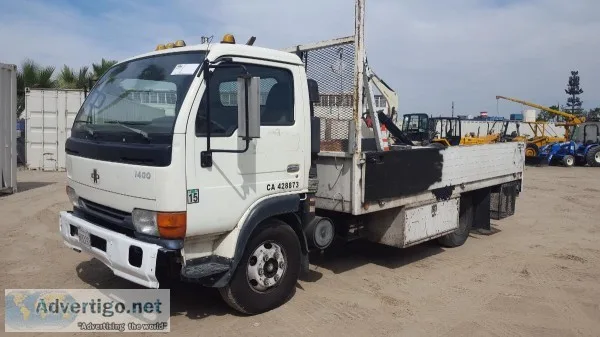 2000 UD 1400 FLATBED TRUCK