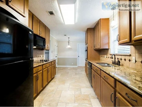 Newly Renovated Kitchen and Bathrooms 3 bed2 bath Excellent