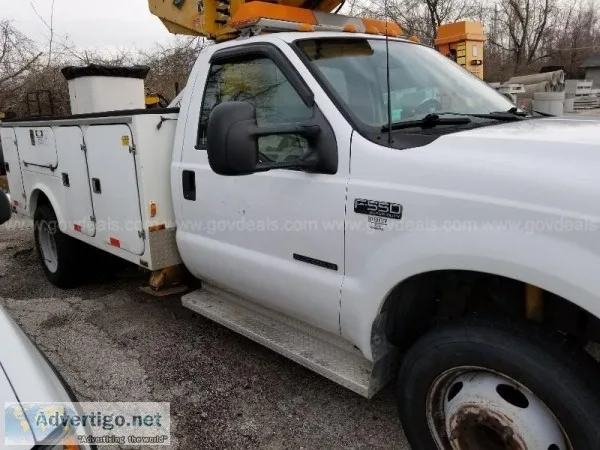 2003 Ford F-550 Regular Cab 2WD DRW