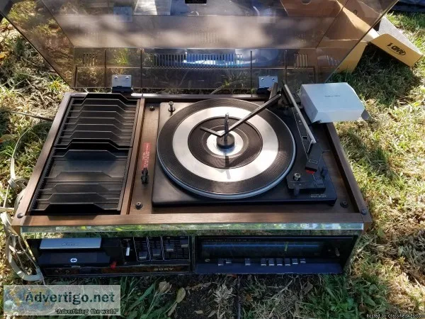 VINTAGE RECORD PLAYER
