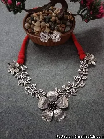 Buy Women Necklaces at Sale Price at Dailybuyys
