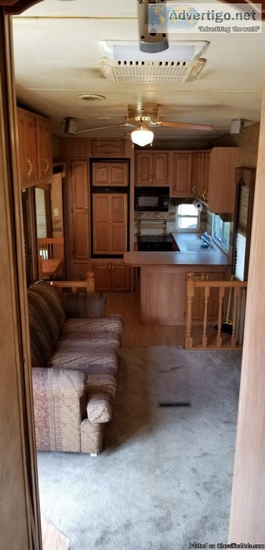 37  2005 Keystone Everest