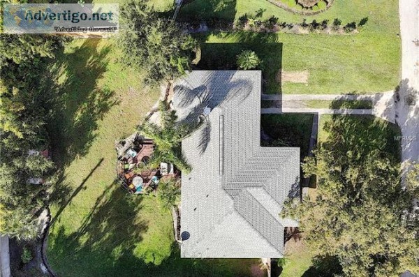 Home well positioned on large 0.28 acre lot in 32789.