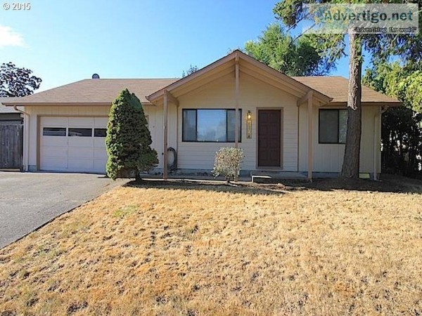 Great house 3 bed 2 bath sitting in quiet neighborhood House is 