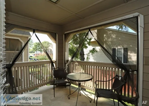 3 Bedroom Town Home Vaulted Ceilings in Master Suite Large Patio
