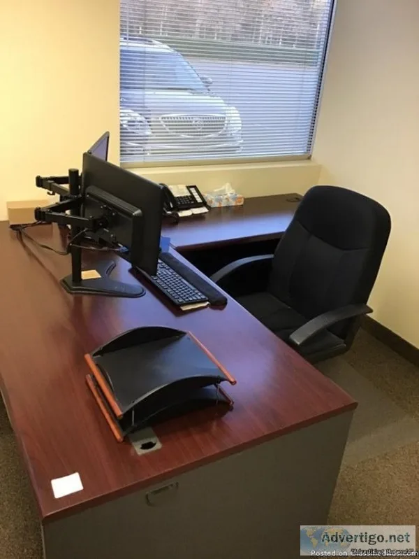 Office Desk w 2 Filing Cabinets