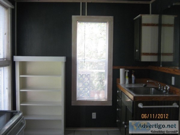 Charming 2-Story Tiny House Between Bastrop and Austin