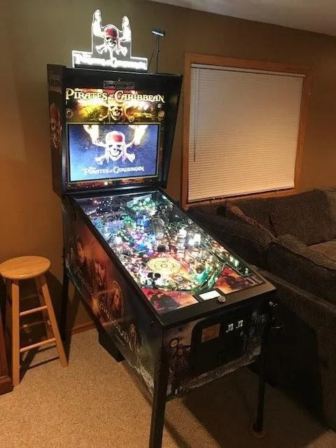 lovely PIRATES OF THE CARIBBEAN (LE) classic pinball game