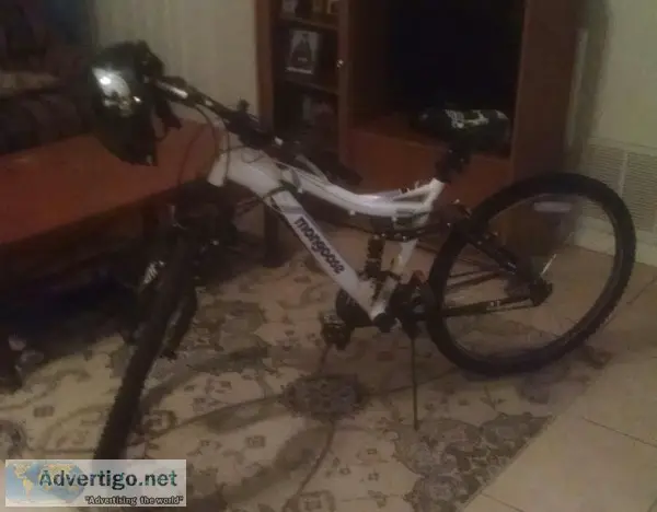 21" Mongoose bike with helmet