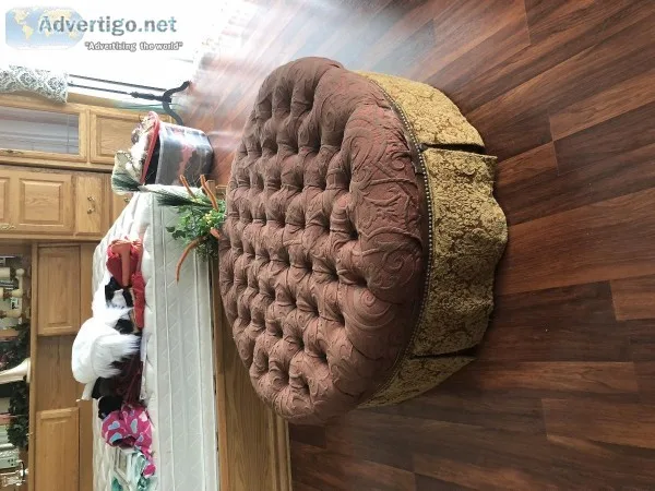 Round ottoman