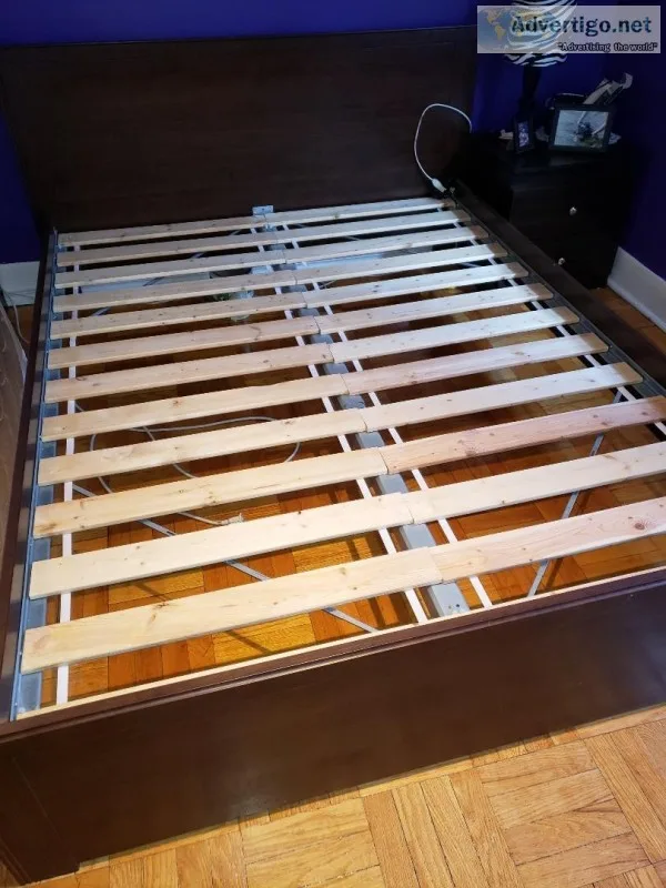 Queen bed with mattress and boxspring