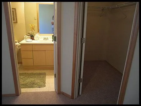 Large 2 Bedroom Apartment in Bremerton