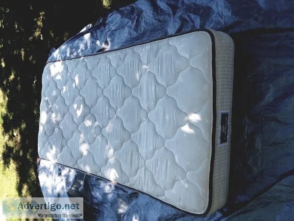 MAPLE TWIN BED WITH SERTA MATTRESS