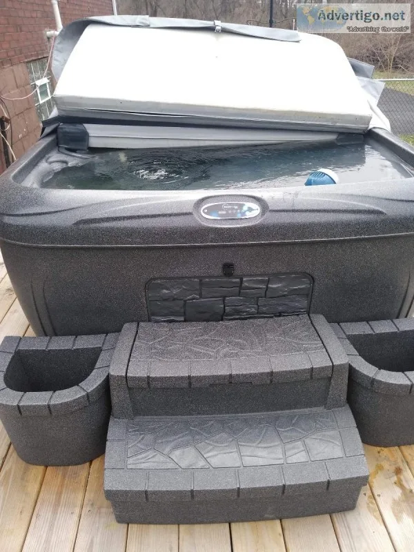 Hot tubSpa 4-5 people