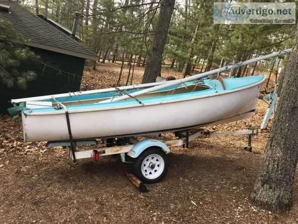 16 ft 0&rsquoDay sail boat with tilt trailer