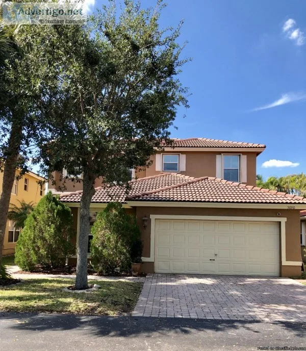 LARGE 5 BEDROOM 5 BATHROOM HOUSE WITH SALT WATER POOL