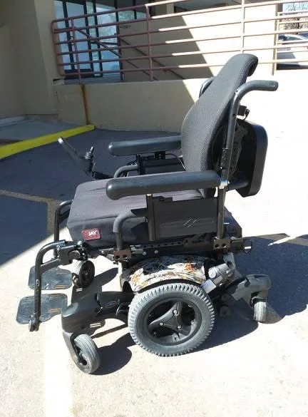 Camo Quickie QM-710 ElevatingReclining Powered Wheel Chair