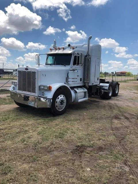 2005 Peterbilt 379 Semi Truck