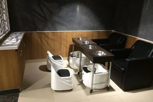 Price of pedicure chair in India