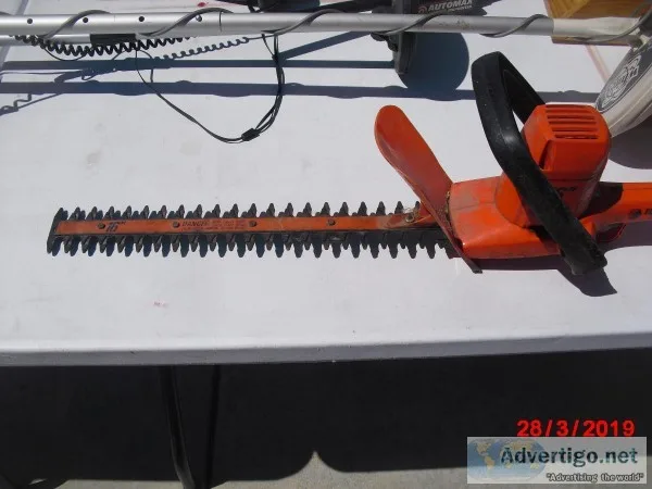 Black and Decker 16&quot Cut Electric Hedge Trimer