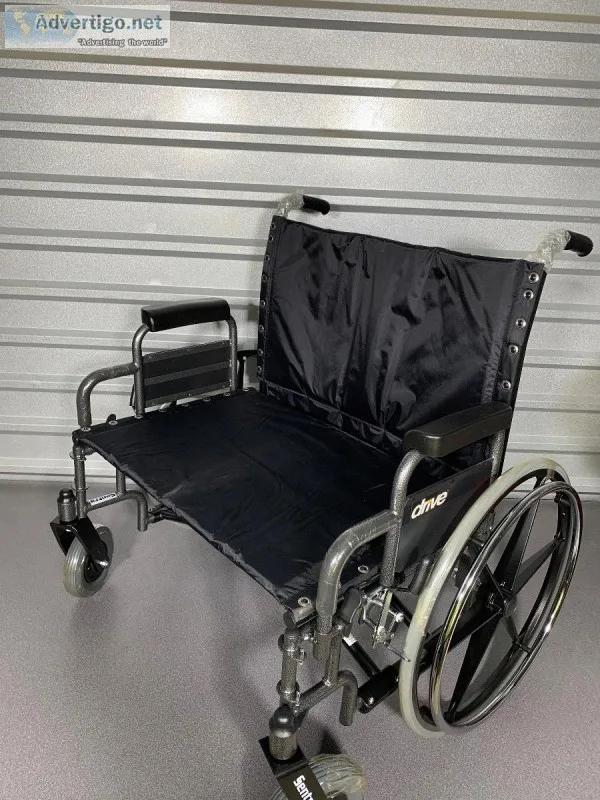 Bariatric 30&rdquo Wide Wheelchair Wheel Chair 700 lb Cap. Medic