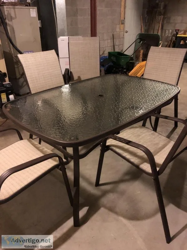 Patio Furniture Set (Table and 6 Chairs)