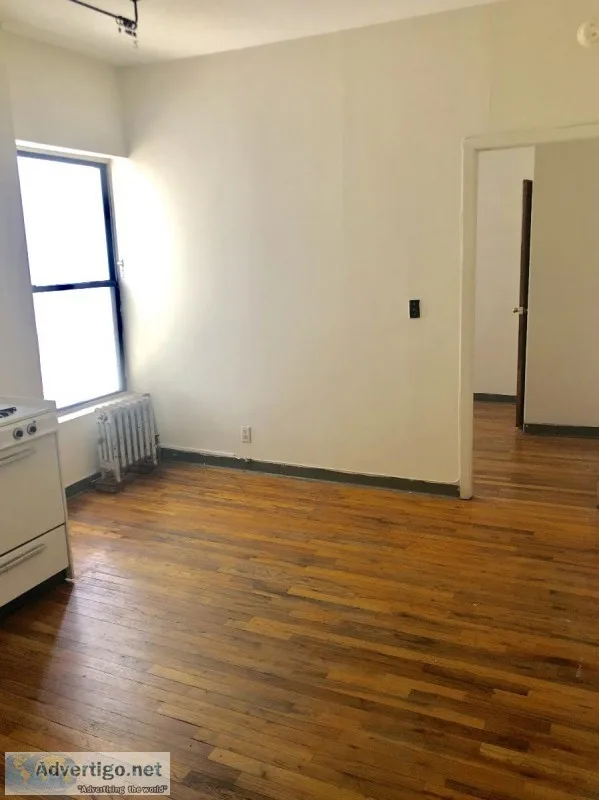 E 14th st - 1 bed 1 bath Large Apartment
