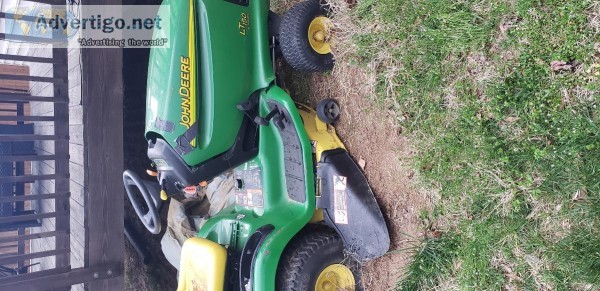 John Deere T150 riding mower
