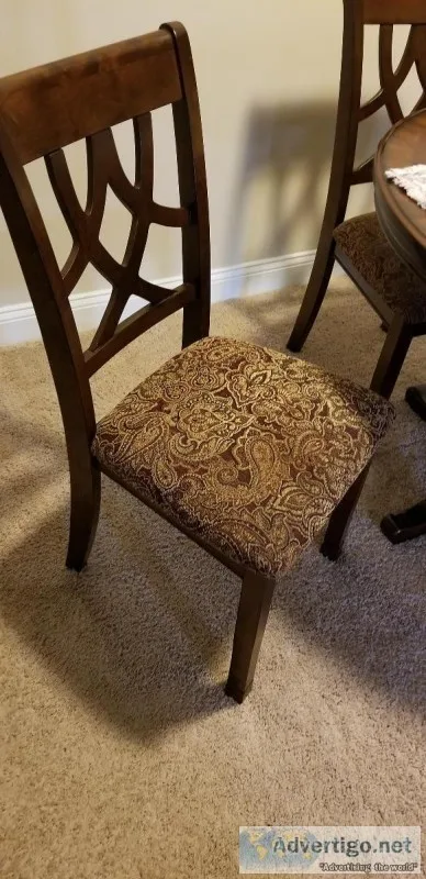 42&quot solid wood dining table w4 chairs