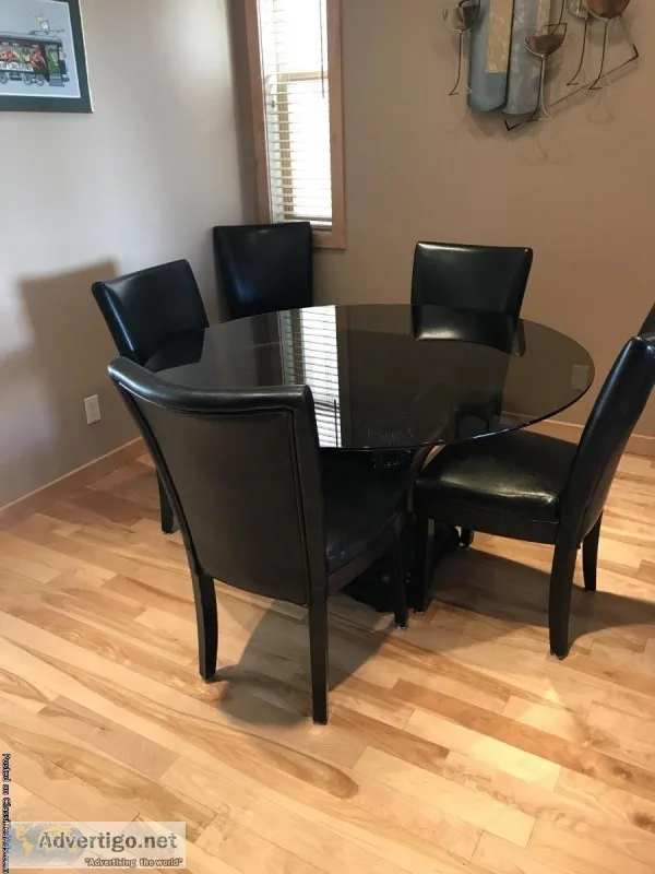 Pedestal glass top dining table round