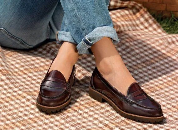Buy women footwear from online shoe store in India.