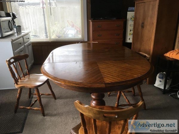 Oval table 2 leafs and 4 chairs