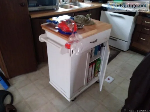 Movable chop block with storage.