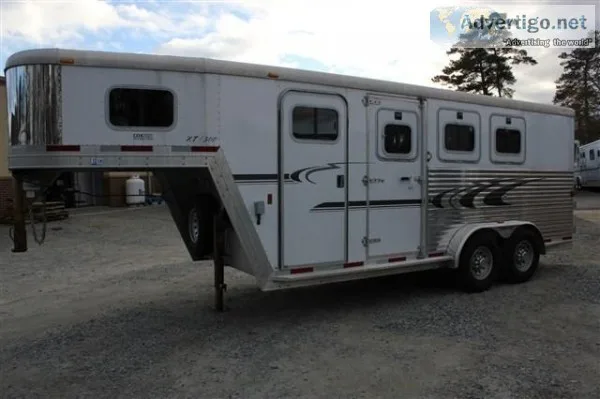 2004 Exiss 3 Horse trailer slant load with dressing room