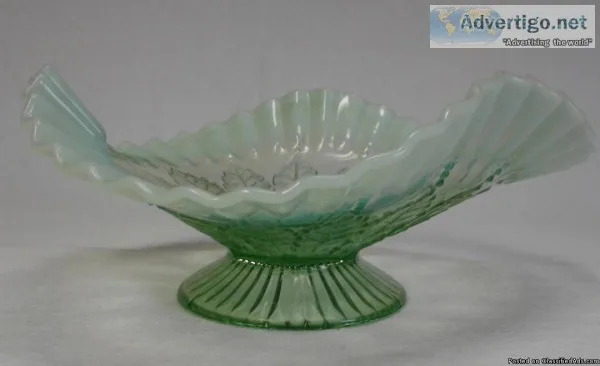 VINTAGE NORTHWOOD GREEN OPALESCENT PEDESTAL BOWL