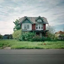 WE BUY HOUSES FOR CASH