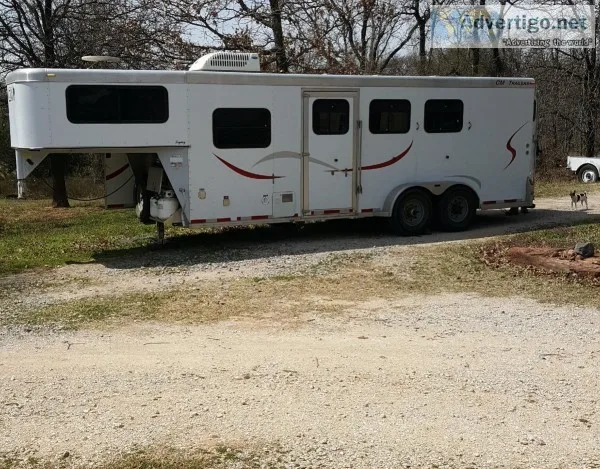 2004 CM LEGACY ONE OWNER
